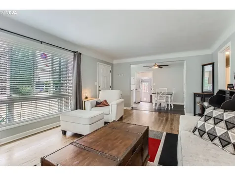 225 W Fairfield Street Gladstone OR 97027