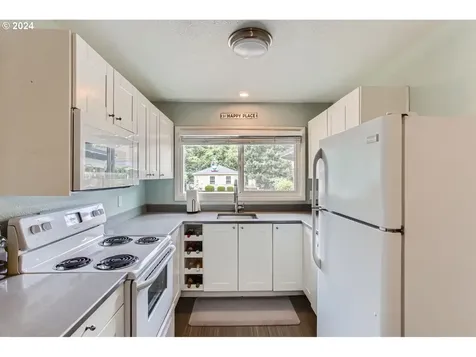 225 W Fairfield Street Gladstone OR 97027