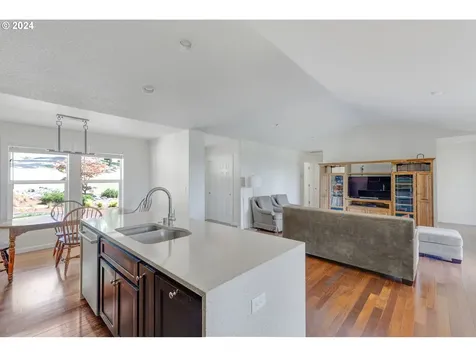 2545 Green Mountain Road Kalama WA 98625