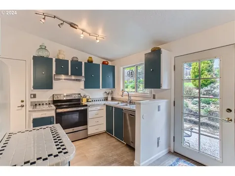 9423 Ne Schuyler Street Portland OR 97220