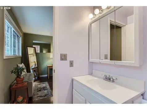 9423 Ne Schuyler Street Portland OR 97220