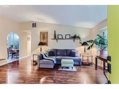 9423 Ne Schuyler Street Portland OR 97220