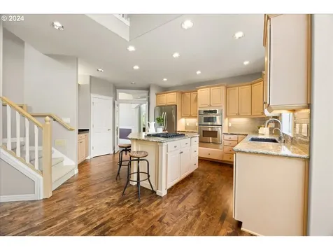 14259 Nw Lakeshore Court Portland OR 97229