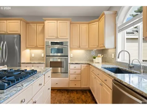 14259 Nw Lakeshore Court Portland OR 97229