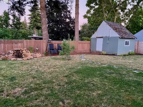 2591 Donegal Street Eugene OR 97404