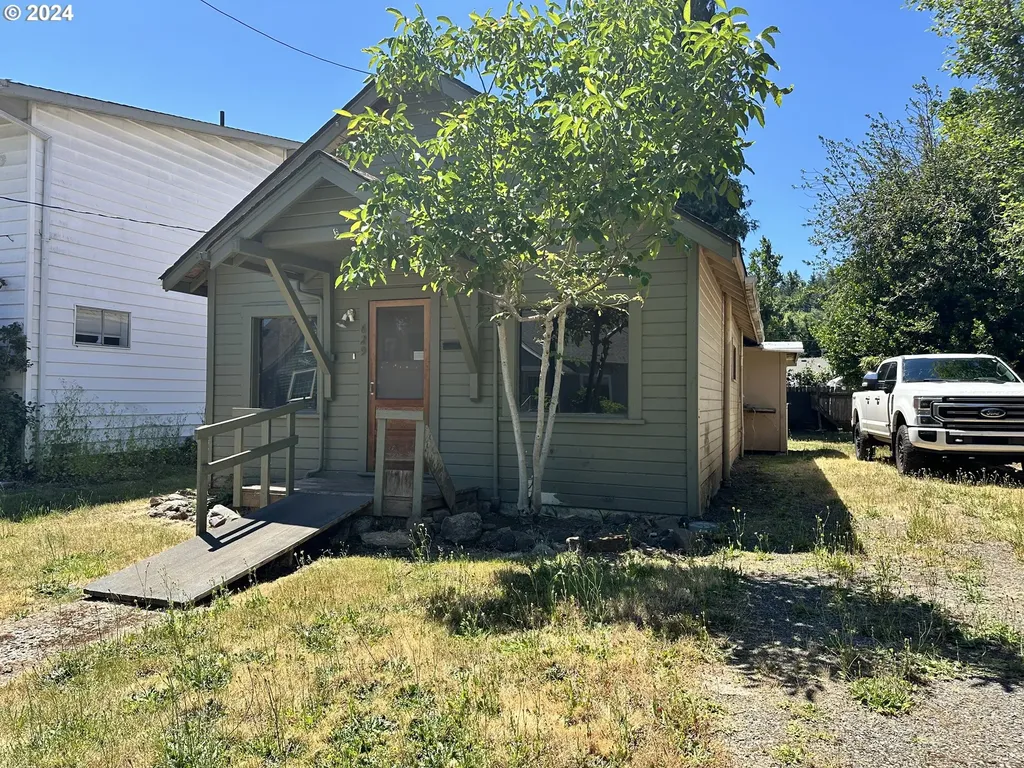 629 N 10th Street Cottage Grove OR 97424