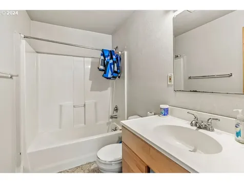 220 Holcomb Spur Road Kelso WA 98626
