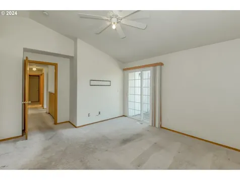 1235 Constitution Avenue Woodburn OR 97071