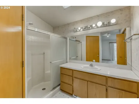 1235 Constitution Avenue Woodburn OR 97071