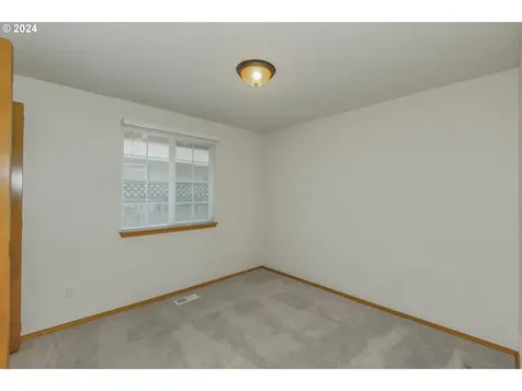 1235 Constitution Avenue Woodburn OR 97071