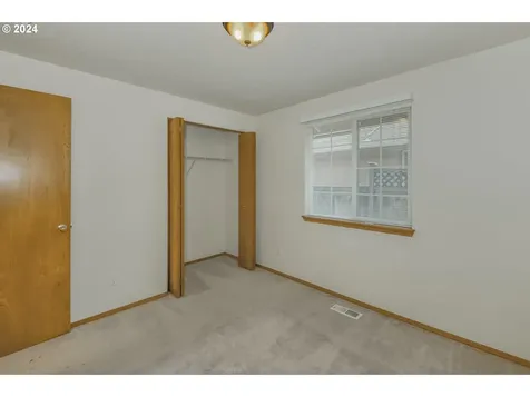 1235 Constitution Avenue Woodburn OR 97071