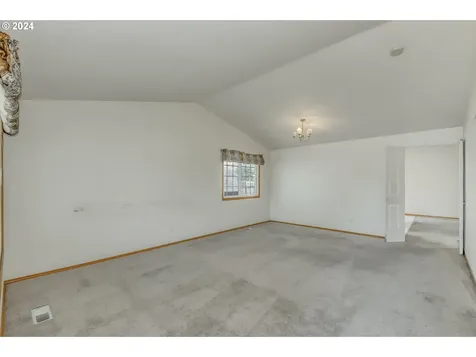 1235 Constitution Avenue Woodburn OR 97071