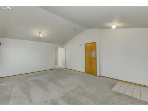 1235 Constitution Avenue Woodburn OR 97071