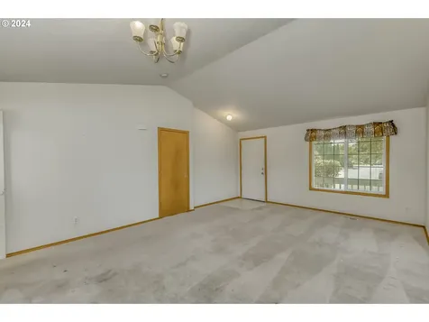 1235 Constitution Avenue Woodburn OR 97071