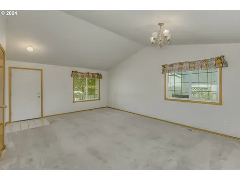 1235 Constitution Avenue Woodburn OR 97071