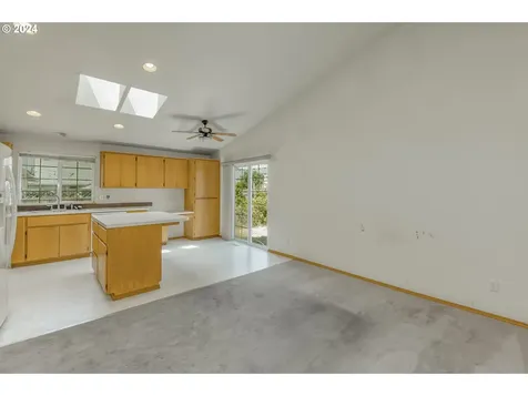 1235 Constitution Avenue Woodburn OR 97071