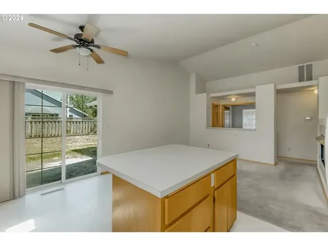 1235 Constitution Avenue Woodburn OR 97071