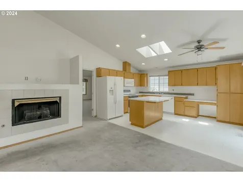 1235 Constitution Avenue Woodburn OR 97071