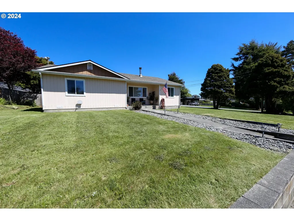 1334 Ransom Avenue Brookings OR 97415