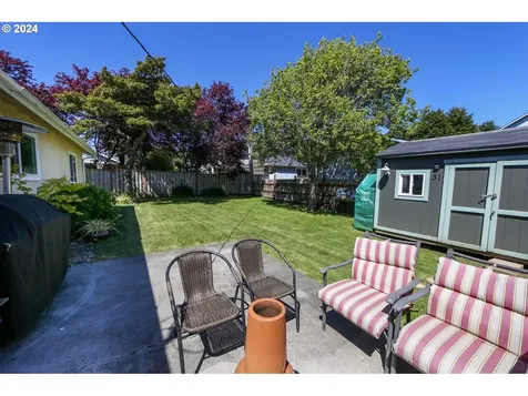 1334 Ransom Avenue Brookings OR 97415