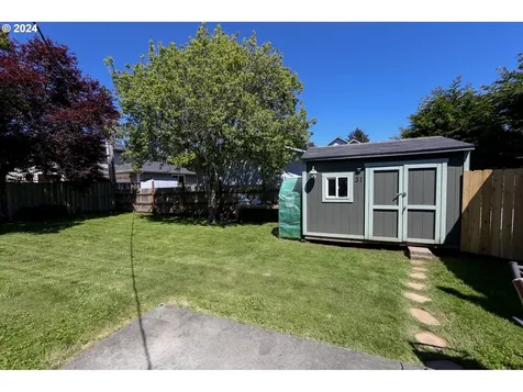 1334 Ransom Avenue Brookings OR 97415
