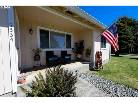 1334 Ransom Avenue Brookings OR 97415