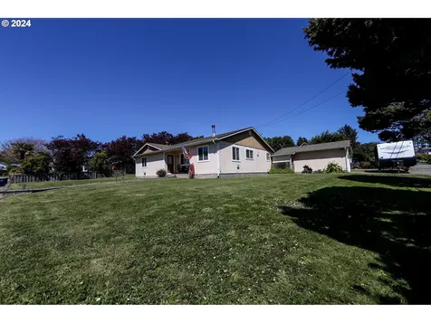 1334 Ransom Avenue Brookings OR 97415