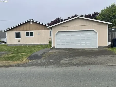 1334 Ransom Avenue Brookings OR 97415