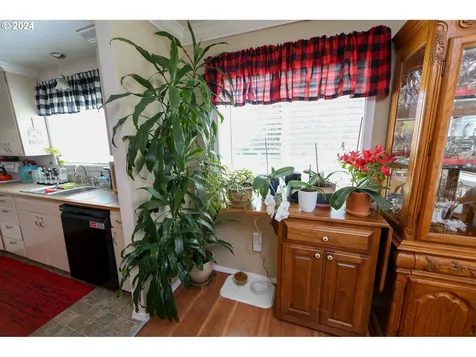 1334 Ransom Avenue Brookings OR 97415