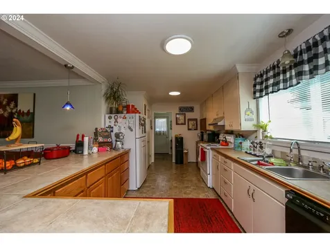 1334 Ransom Avenue Brookings OR 97415