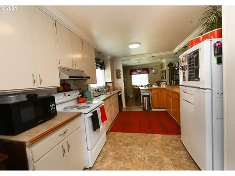 1334 Ransom Avenue Brookings OR 97415
