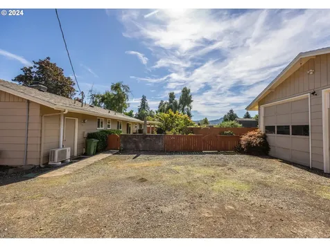 78418 Layng Road Cottage Grove OR 97424