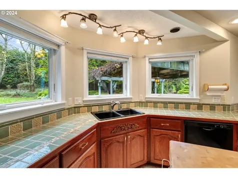 510 SW Alder Street Dundee OR 97115