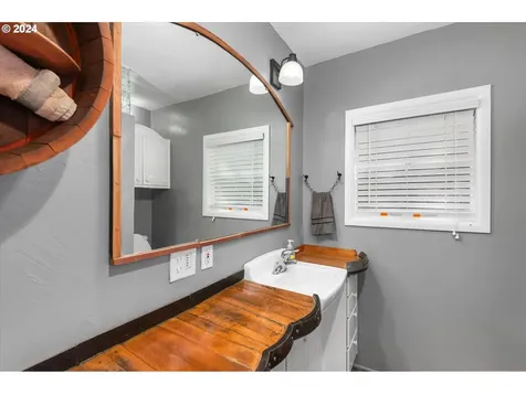 92 N Grand Street Eugene OR 97402