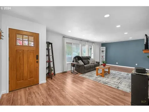 1226 SW Charles Street Dundee OR 97115