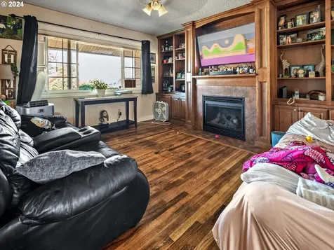 17024 SE Alder Street Portland OR 97233
