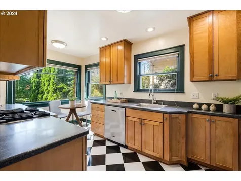 1714 Se 52nd Avenue Portland OR 97215