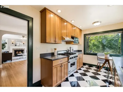 1714 Se 52nd Avenue Portland OR 97215