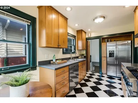 1714 Se 52nd Avenue Portland OR 97215