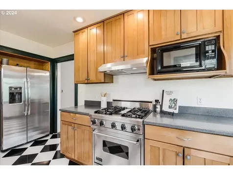 1714 Se 52nd Avenue Portland OR 97215