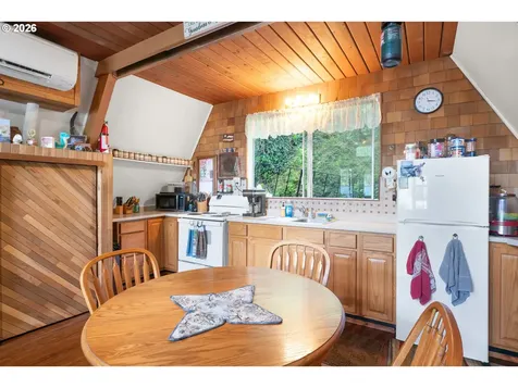 1901 Loon Lake Road Reedsport OR 97467
