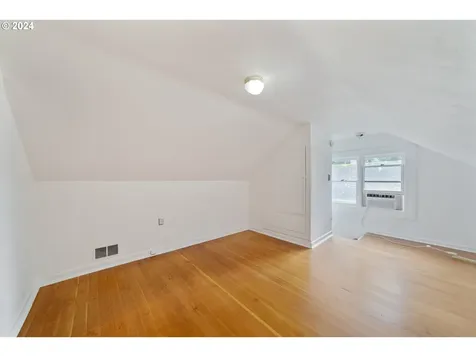 2504 Se Tibbetts Street Portland OR 97202
