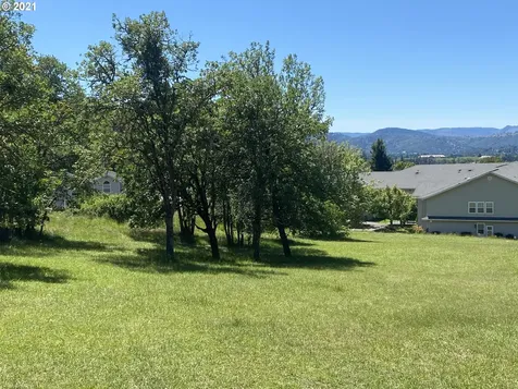 1448 NE Rocky Ridge Drive Roseburg OR 97470