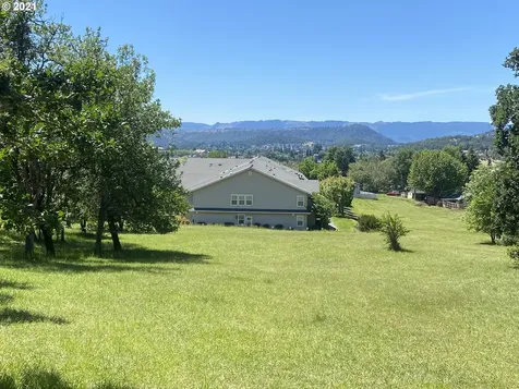 1448 NE Rocky Ridge Drive Roseburg OR 97470
