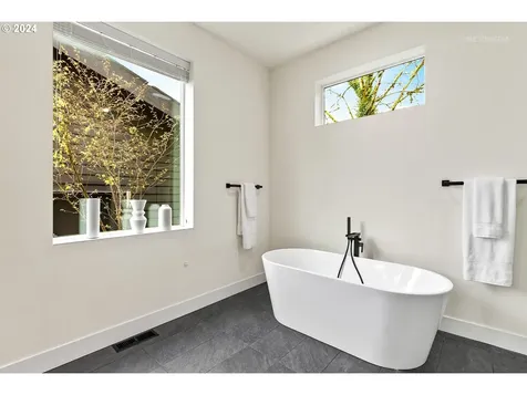 9306 Nw Hardy Avenue Portland OR 97231