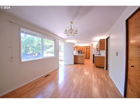 443 S 68th Place Springfield OR 97478