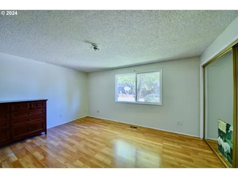 443 S 68th Place Springfield OR 97478