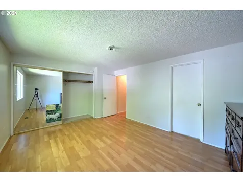443 S 68th Place Springfield OR 97478