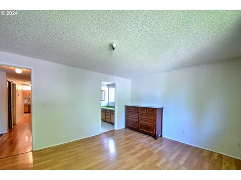 443 S 68th Place Springfield OR 97478