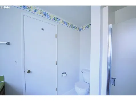 443 S 68th Place Springfield OR 97478